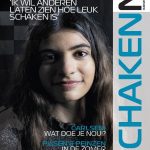 Op de cover ziet u Anna-Maja Kazarian, zij is deelnemer aan het nieuwe tv-programma ‘The Genius’ en vertelt over haar ambitie om meer meisjes aan het schaken te krijgen.