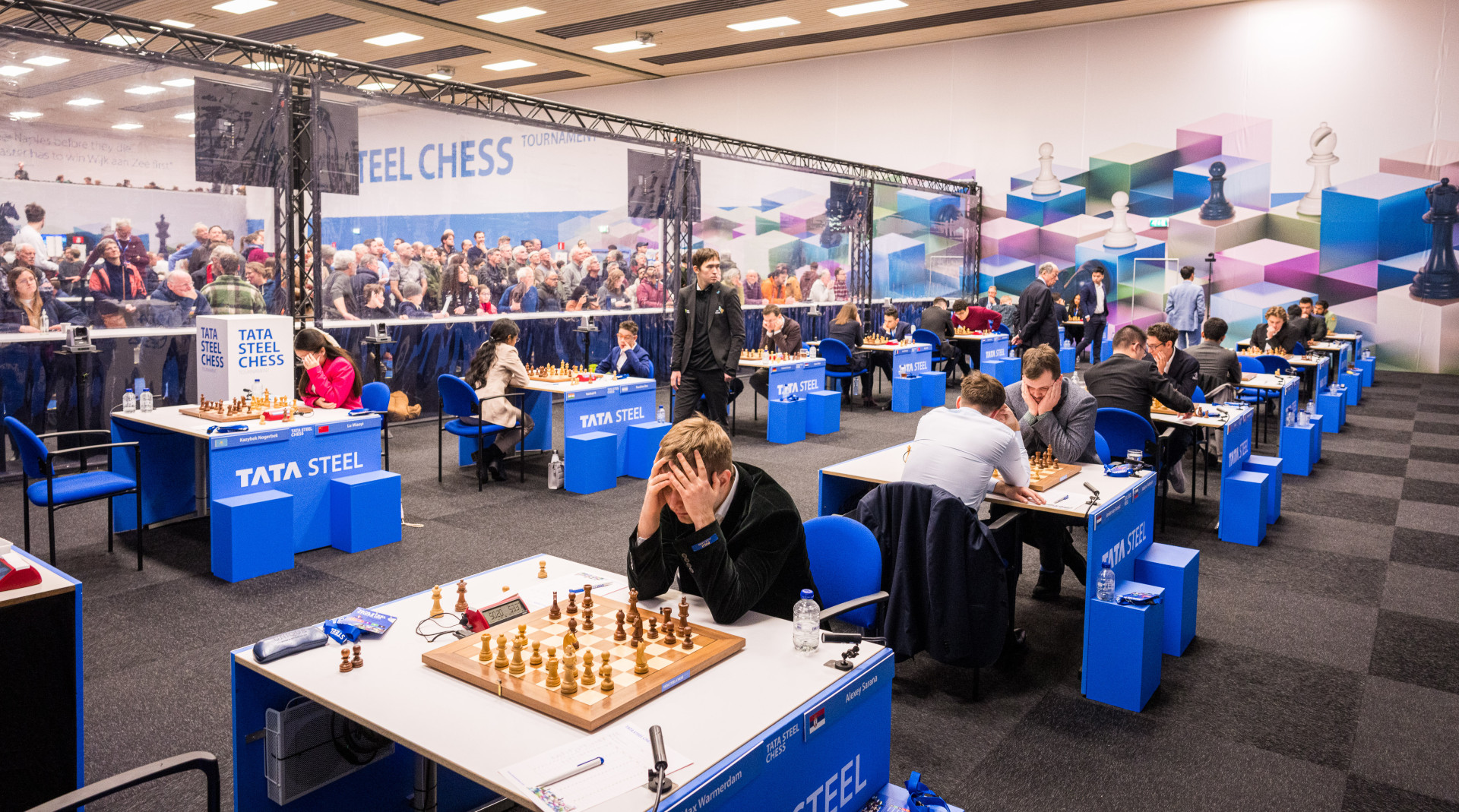 Zowel de Challengers als de Masters strijden op het podium bij het Tata Steel Chess Tournament 2026 (foto org)