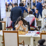 De Dames tegen Argentinië met in beeld Robin, Anna-Maja en Machteld (foto Michał Walusza FIDE)