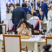 De Dames tegen Argentinië met in beeld Robin, Anna-Maja en Machteld (foto Michał Walusza FIDE)