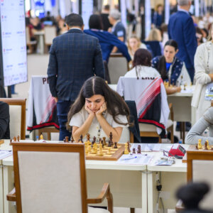 De Dames tegen Argentinië met in beeld Robin, Anna-Maja en Machteld (foto Michał Walusza FIDE)