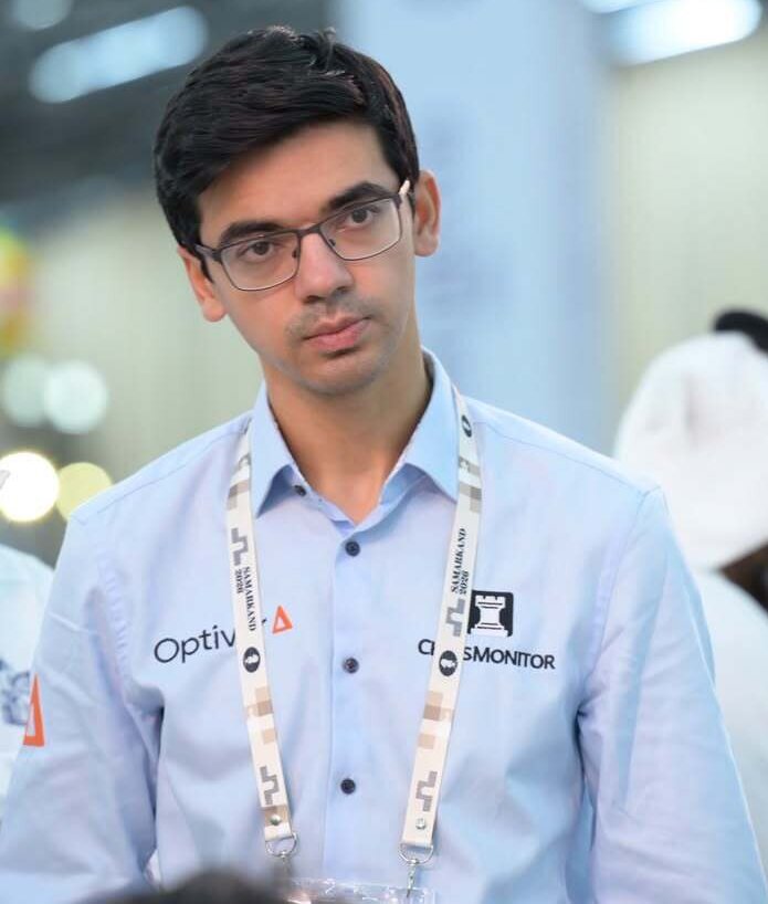 Anish Giri tijdens ronde 3 van de Schaakolympiade 2026 in Samarkand