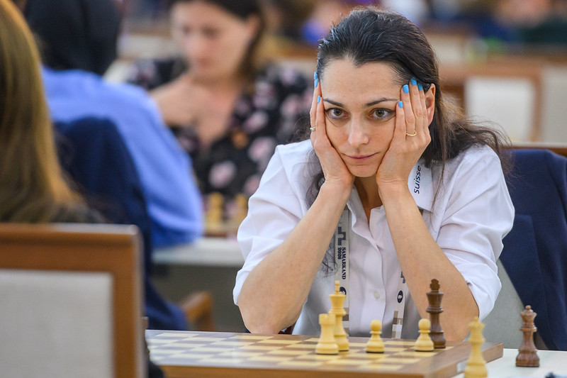 Alexandra Kosteniuk tijdens Nederland–Zwitserland op de Schaakolympiade 2026