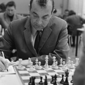 Viktor Kortsjnoi achter het schaakbord in 1972